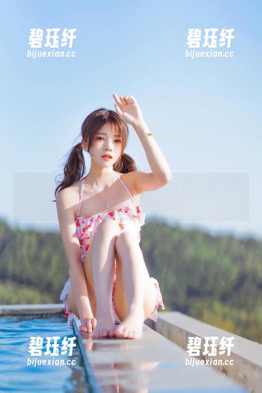 夏天的桜桃喵：一场写真图集里的水波荡漾与青睐的悄悄话