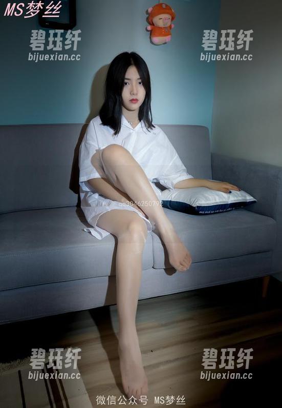 梦丝女神 - 晓晓女孩：原图的柔和光影，让我想起小时候那种清新的色彩，套图里的每一角仿佛都能说话。