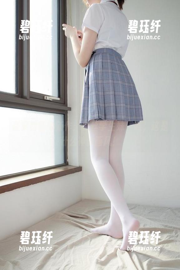 森萝财团的新作：黑丝学生妹，瞧，这是什么神仙画风！