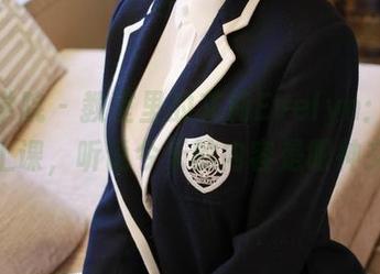 模范学院 – 教室里的艾莉Evelyn：图片带你上课，听说今天的内容是眼神交流！