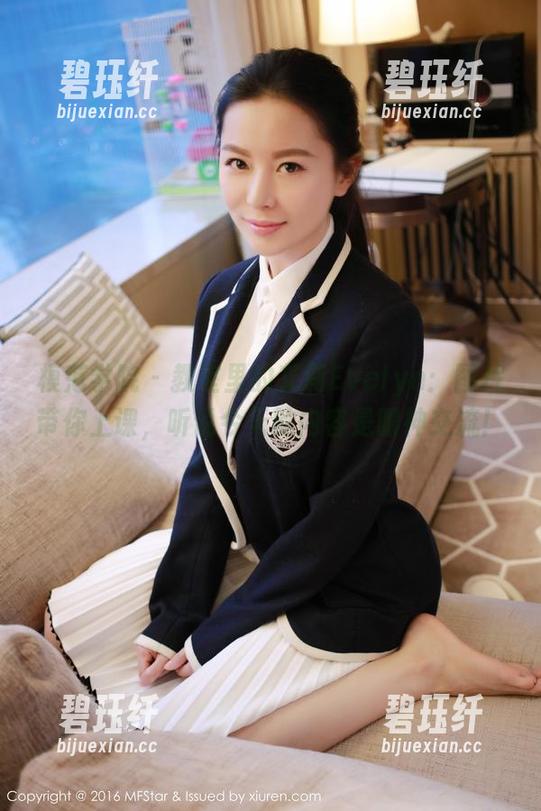 模范学院 - 教室里的艾莉Evelyn：图片带你上课，听说今天的内容是眼神交流！