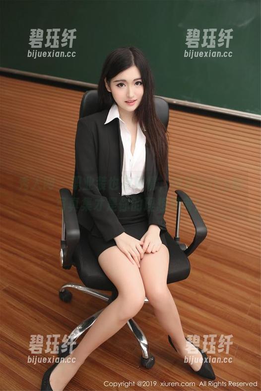 秀人网 - 职业装也有风情，M梦baby的写真集才是你的理想参考！