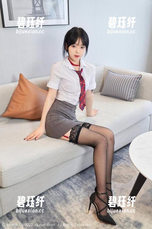 秀人网 - 看！lucky咏丹和奶牛的合壁纸，瞬间刷新我的审美观！