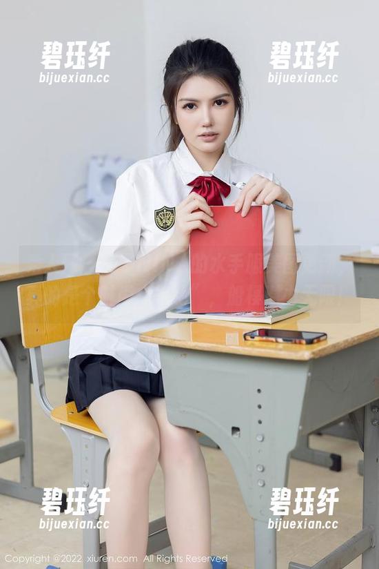 秀人网-兔子NINA 秀人网 - 兔子NINA的水手服美图更新,真的是个时尚“水手”,船模潜力无限!