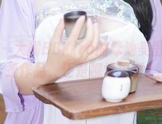 秀人网 – 大橘BBKira的泳池美图合集:是作品,还是视觉犯罪?