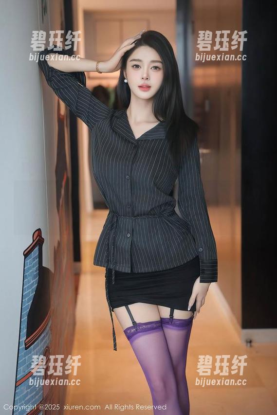 秀人网 - 精选图片大揭秘：大琪琪Emily的水手服，真是清爽又撩人！