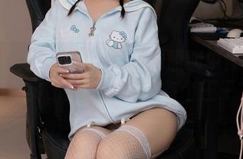 秀人网 – 在媃柔rourou的原图中窥见女仆的真实，难道她背后有个王子？