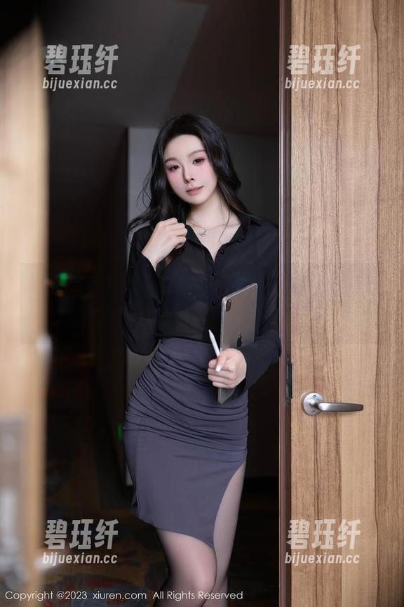 秀人网 - 牛仔美腿大放异彩，安然儿的精选套图，你准备好被美腿闪瞎眼了吗？