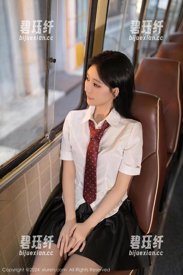 秀人网 - 最新图册！林文文的美足让我对夏天充满期待，真是个小仙女