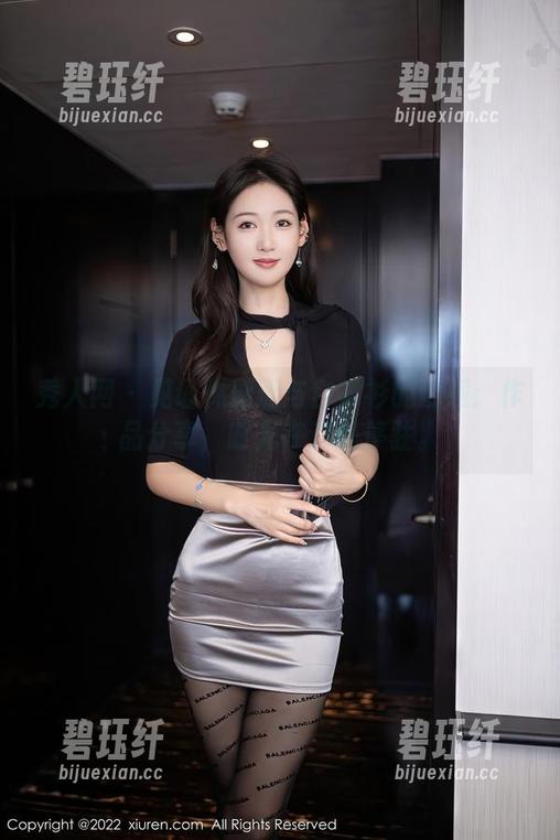 秀人网 - 见证林珊珊与白衬衫的邂逅：作品分享，时光在这里停驻。