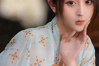 秀人网 – 更新！白露小猪的浴缸冒险，看看这只小猪怎么在水中翻滚！