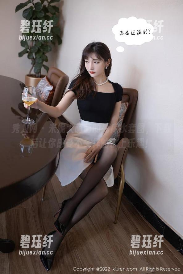 秀人网 - 米妮大萌萌的死库水套图，下载后让你感受不一样的水上乐趣！