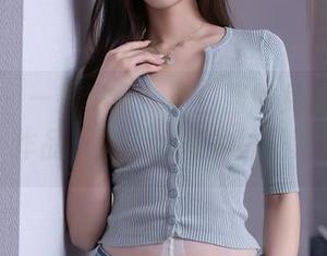 秀人网 – 一探究竟:萌白酱的免费“裤里丝”作品,让人好奇的袜子背后!