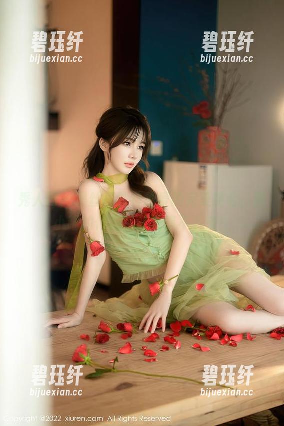 秀人网 - 黑丝和独特角度的完美结合，陈小喵的作品真让人停不下来！