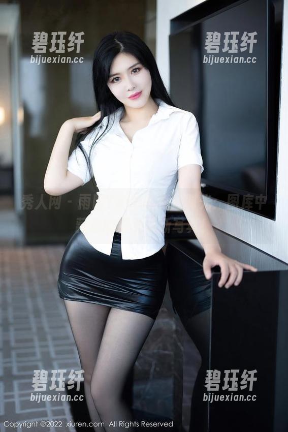秀人网 - 雨瞳Yoyo的海边时光：图库中藏着的那份清新写真！