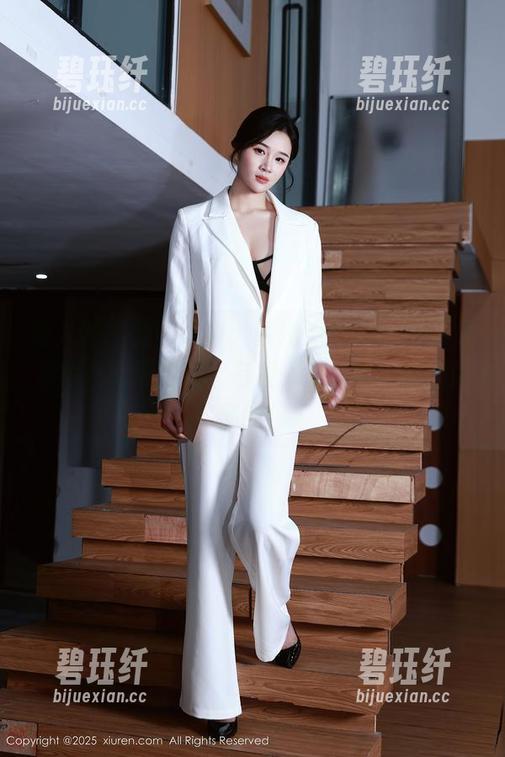 秀人网 - 全套写真：颜浅浅Cindy把厨娘形象演绎得实在太有趣，流口水的感觉你懂的！