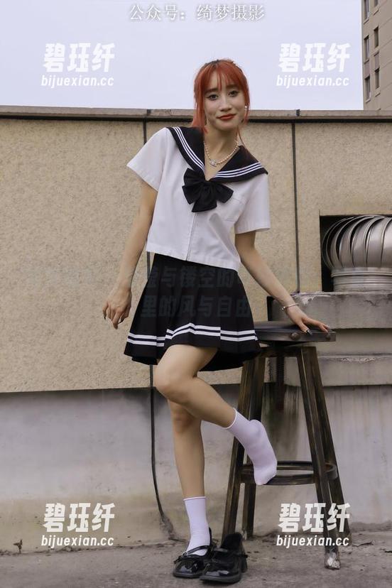 绮梦摄影-莹莹 绮梦摄影 - 莹莹与镂空的奇妙旅程:写真里的风与自由