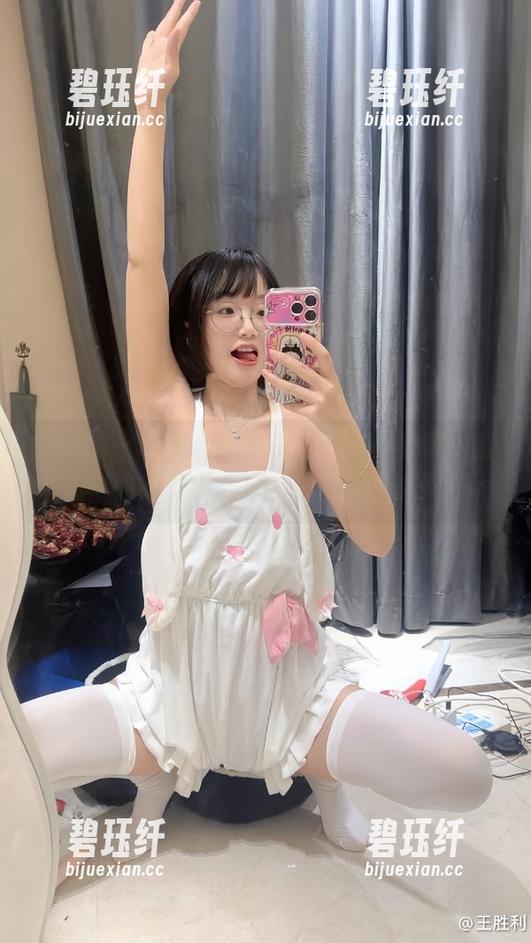 微密圈 - “胜利的小生活”写真全集：自拍中隐藏的小心机，你能看出来吗？