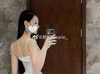 微密圈 – 全套图片下来，脸红Dearie的兔女郎真是个小野猫