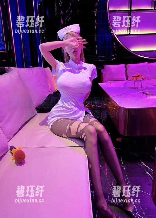 脸红Dearie 微密圈 - 脸红Dearie的网袜图库,精选的每一条都在挑战罪恶的单调!