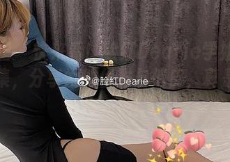 微密圈 – 快来看！脸红Dearie学姐的写真合集，分享她的优雅与俏皮，真是想要捏一把！