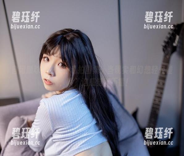 自闭颜球球的女仆私拍图集：当现实和幻想轻轻碰撞，嘿，这感觉真不错！