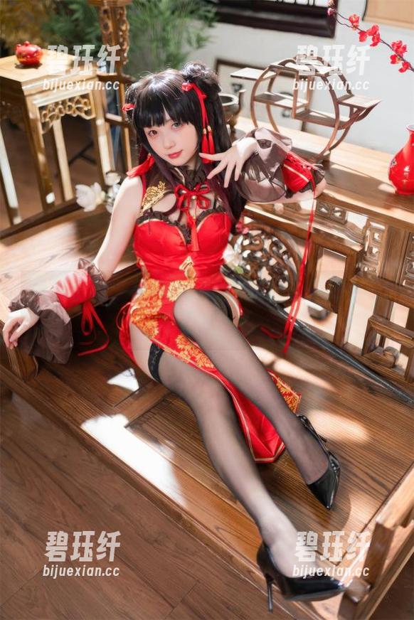 粉色小调：花铃Hana的写真总是那么‘不正经’！