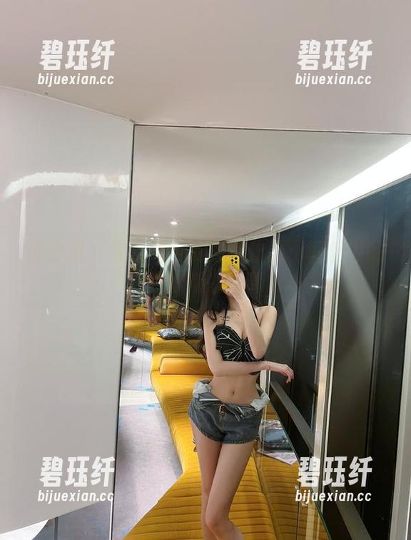 葛征 微密圈 - 探索葛征的酒店作品:图包中的微妙情感纠葛