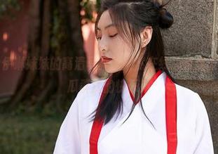蜜桃社 – 看伊琳妹妹的高清写真，果然在线总有新发现，真是吃瓜群众的快乐！