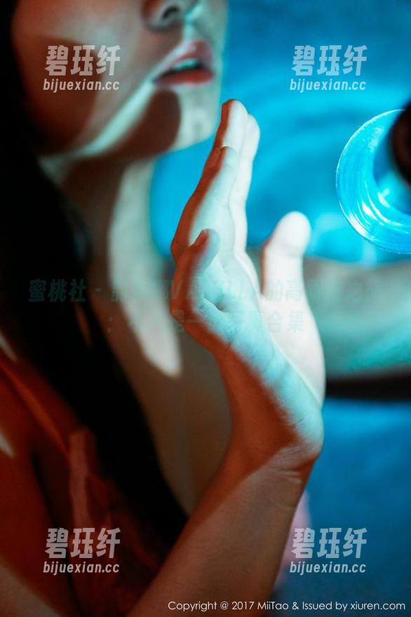 蜜桃社-韵莉娜VANILLA 蜜桃社 - 韵莉娜VANILLA的高跟鞋之旅:不只是一份写真合集