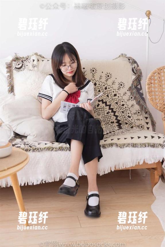 袜啵啵 - 小沫的花絮版：厚白丝的艺术，算不算无圣光的自拍黑科技？