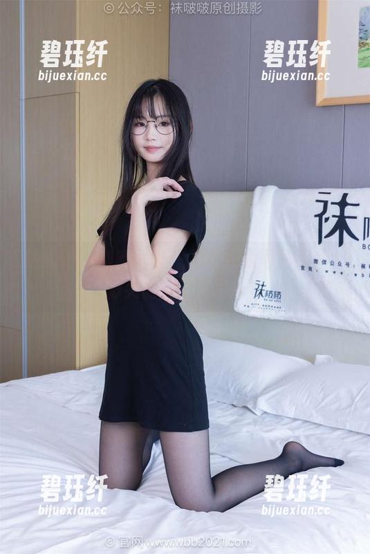 袜啵啵-甜甜圈 袜啵啵 - 幽幽黑丝:甜甜圈的写真照片,脚尖微加固又怎样?