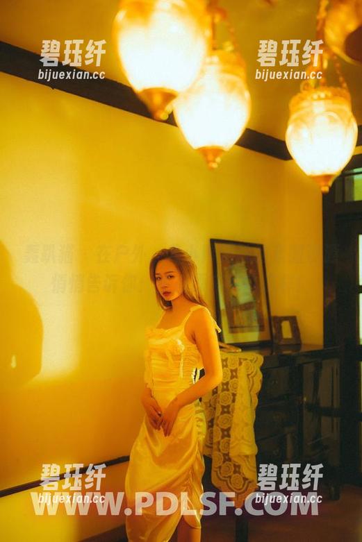 轰趴猫 - 在户外，艾小青用她的套图资源悄悄告诉你：生活原来可以这样！
