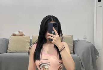 微密圈 – 铁锤姐姐新作品：看她用美脚蹬翻整个世界！