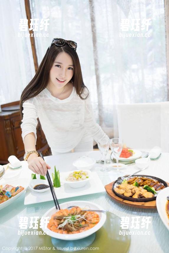 魅妍社 - 黑丝是怎么回事？Manuela玛鲁娜的原图揭晓，精选每一幕都贼有意思！
