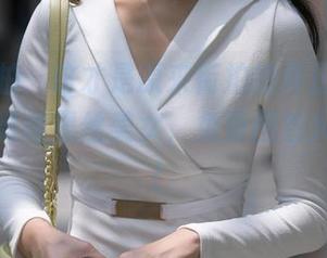 魔镜街拍：这才是原来街拍的真正魅力，蓝色包臀裙黑丝美女，免费图包火热放送！