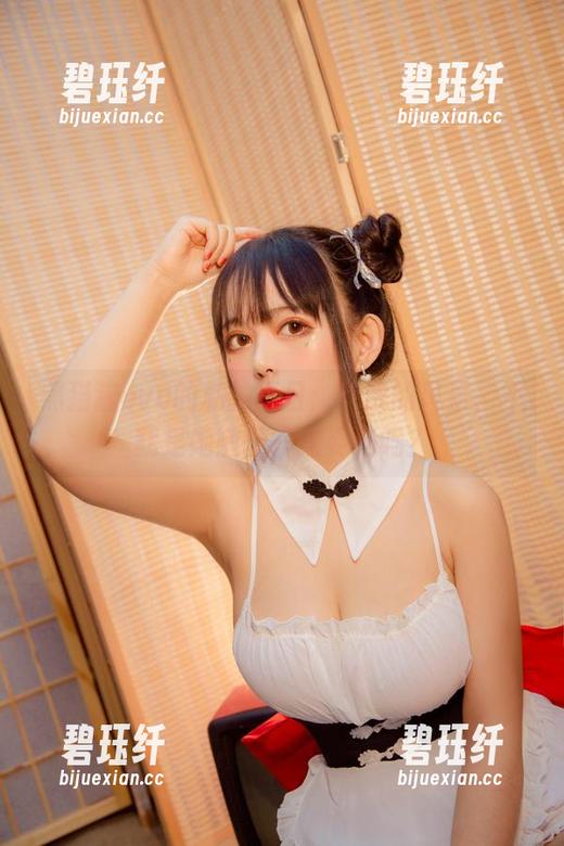 黑猫猫ovo的私拍夏日：无敌的风景，不就是她随便一摆姿势吗？